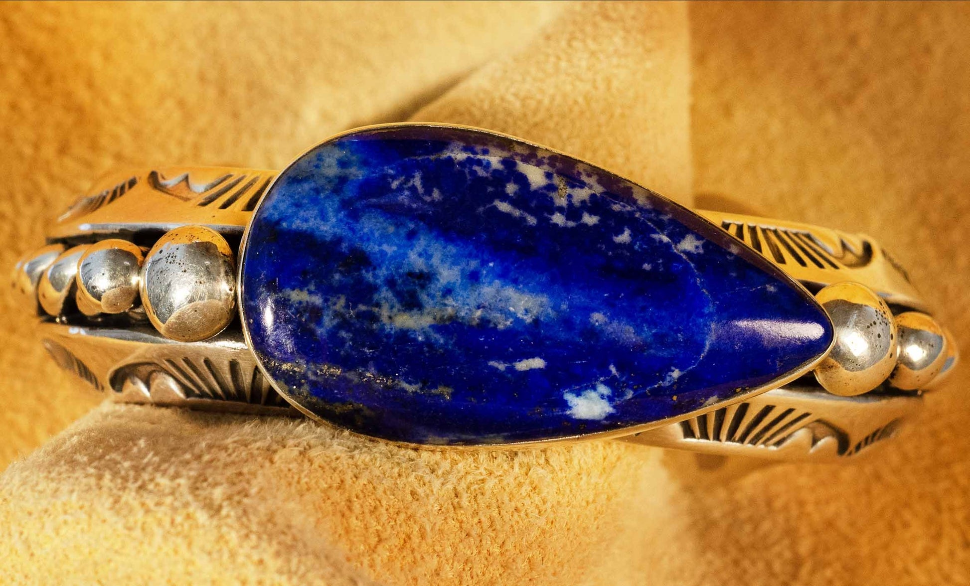 Albert Lee, Lapis Bracelet