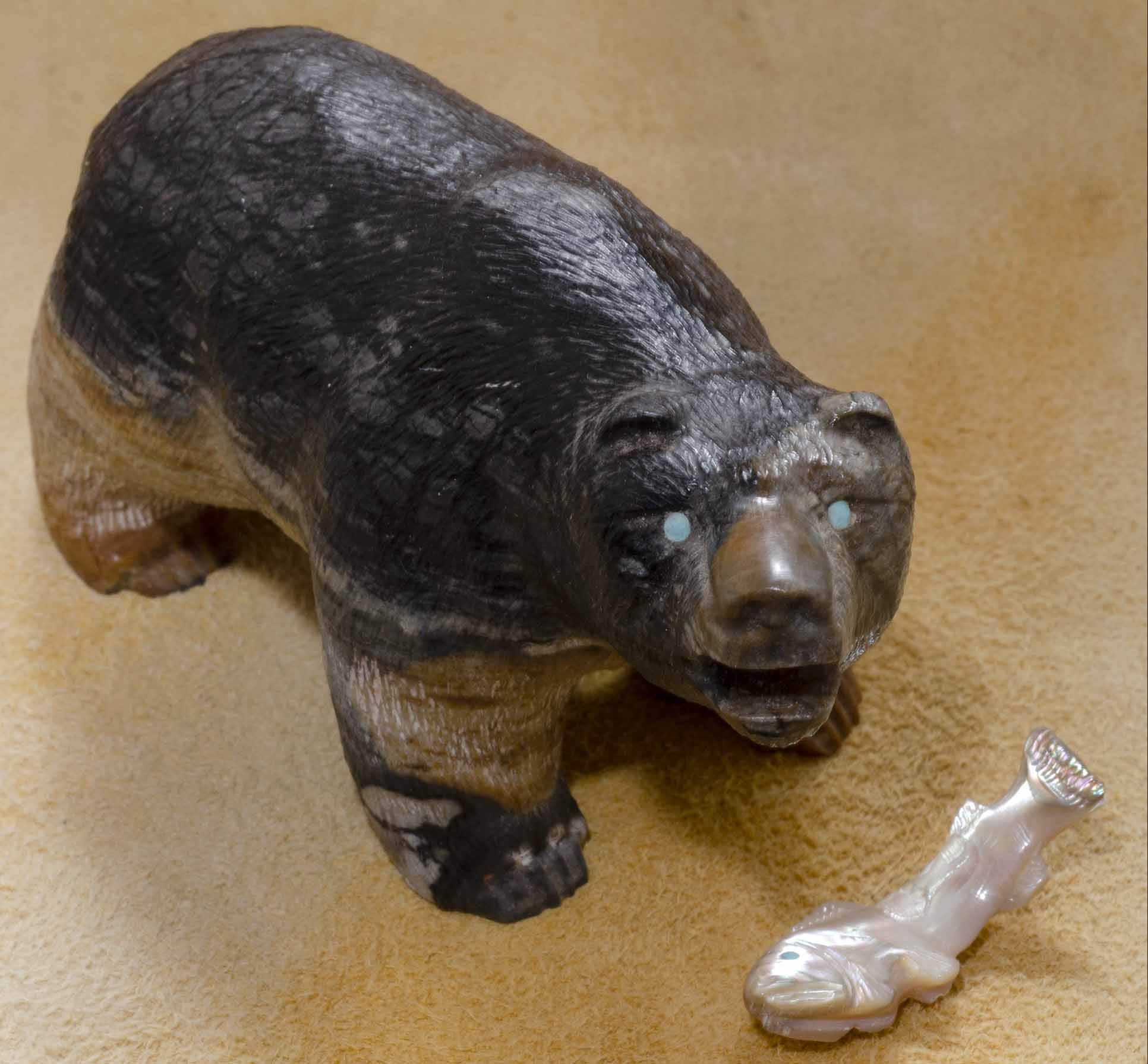 Zuni Indian Hand Carved Bear Fetish by Albert Eustace Large buy 042622K BY: Alber